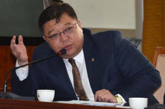 Министр развития населения и социального обеспечения С. Эрдэнэ